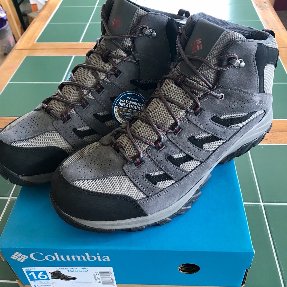 NIB Size 16 Men’s Columbia Boots